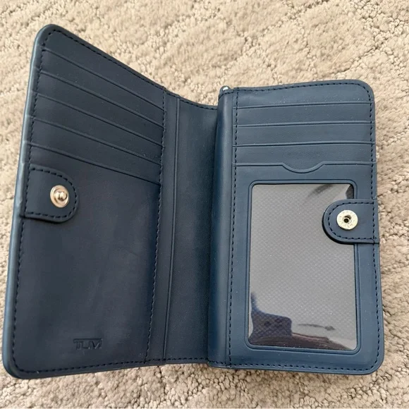 Tumi Navy and Cream Leather wallet - Picture 4 of 6